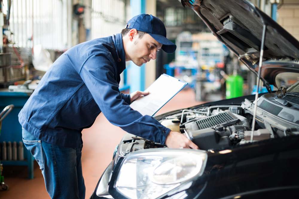 décalaminage du moteur à essence de voiture